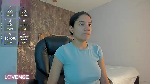 SKYLERWHIITEE online show from February 13, 2025, 3:39 am