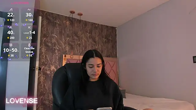 SKYLERWHIITEE online show from March 16, 2025, 9:38 am