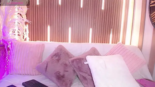 Snapshot of Aniie_Doll chatting on September 20, 2025, 8:32 pm Aniie Doll online show from September 20, 2025, 8:32 pm