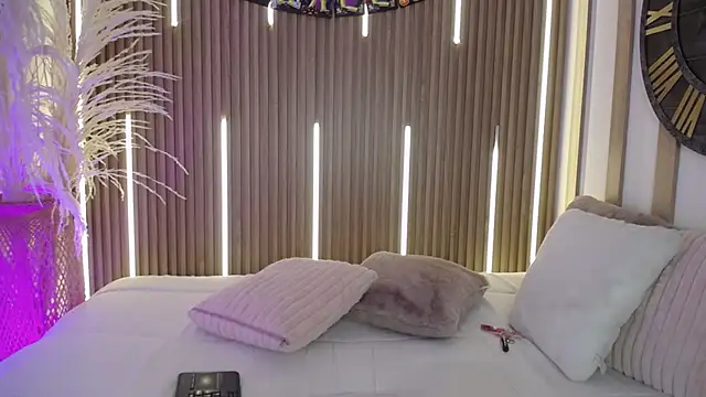 Snapshot of Aniie_Doll chatting on October 17, 2025, 8:22 pm Aniie Doll online show from October 17, 2025, 8:22 pm