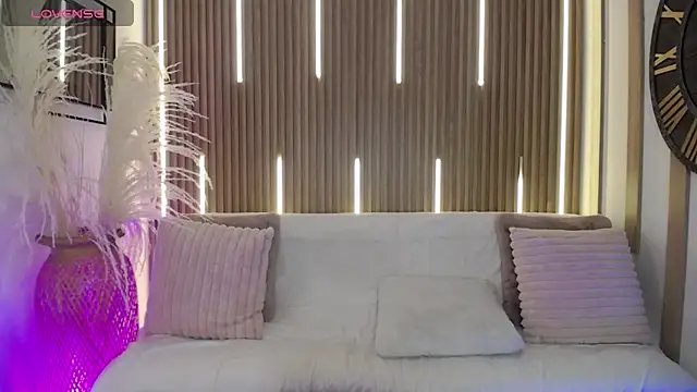 Snapshot of Aniie_Doll chatting on November 21, 2025, 8:29 pm Aniie Doll online show from November 21, 2025, 8:29 pm