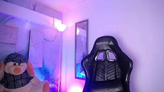 Aniie Doll online show from July 20, 2026, 8:33 pm