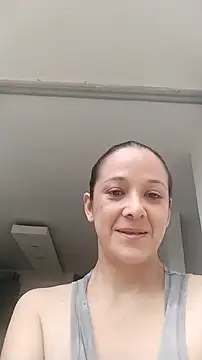 nicolle milf1978 online show from October 16, 2025, 1:01 pm