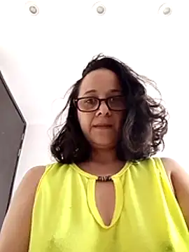nicolle milf1978 online show from April 29, 2026, 8:26 pm