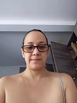 Snapshot of nicolle_milf1978 chatting on July 28, 2026, 1:10 pm nicolle milf1978 online show from July 28, 2026, 1:10 pm