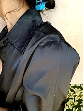 xpihu online show from November 29, 2025, 5:27 pm