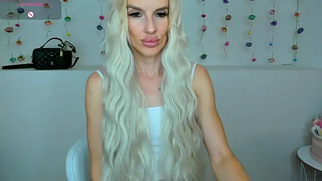 Snapshot of Lana_kitty__ chatting on September 22, 2025, 10:12 pm Lana kitty online show from September 22, 2025, 10:12 pm