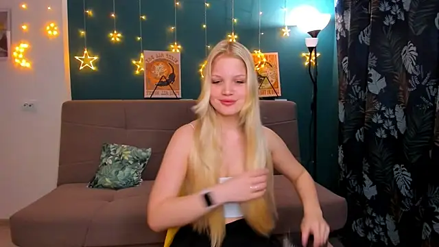 Snapshot of Xloe_Queen chatting on January 28, 2025, 2:10 pm Xloe Queen online show from January 28, 2025, 2:10 pm