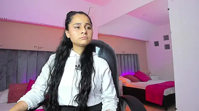 Snapshot of Giselle_Roldan chatting on June 3, 2026, 3:31 am Giselle Roldan online show from June 3, 2026, 3:31 am
