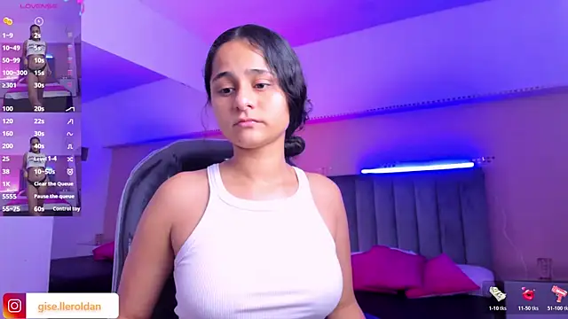 Snapshot of Giselle_Roldan chatting on July 31, 2026, 4:34 am Giselle Roldan online show from July 31, 2026, 4:34 am