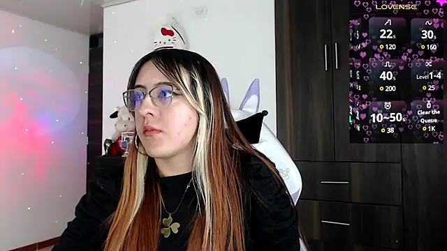 SarahXRusso online show from December 18, 2024, 3:04 am