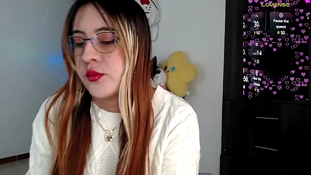 SarahXRusso online show from January 7, 2025, 5:12 am