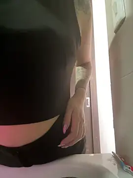 SarahXRusso online show from January 27, 2025, 3:39 pm