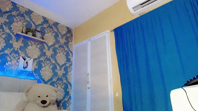 Snapshot of nicoledollts chatting on November 17, 2025, 5:41 pm nicoledollts online show from November 17, 2025, 5:41 pm