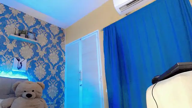 nicoledollts online show from February 24, 2026, 5:38 am