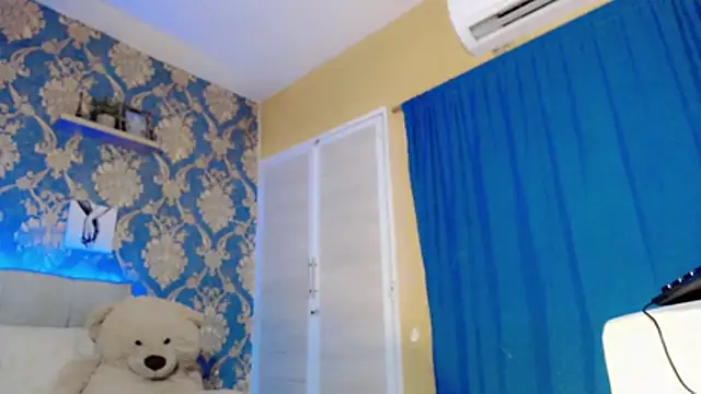 nicoledollts online show from July 25, 2026, 7:55 pm