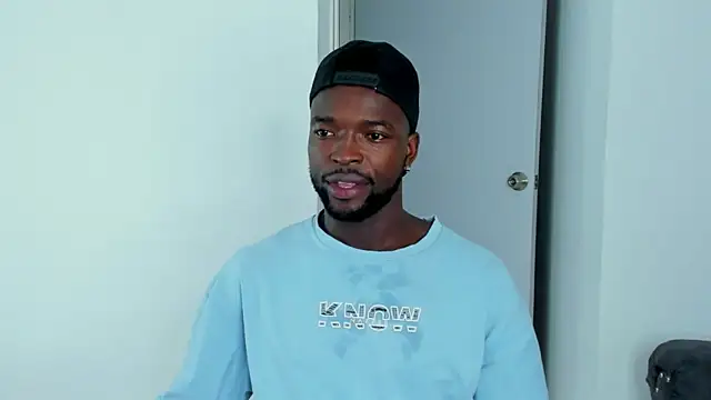 Snapshot of Dylan_Taylor chatting on October 30, 2025, 4:36 am Dylan Taylor online show from October 30, 2025, 4:36 am