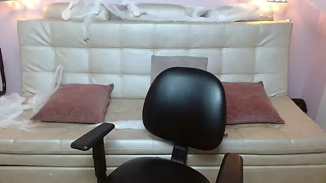 Snapshot of nato_evans chatting on October 19, 2025, 12:33 am nato evans online show from October 19, 2025, 12:33 am