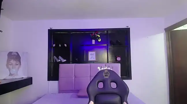 Angela Diaz  online show from January 29, 2025, 12:45 pm