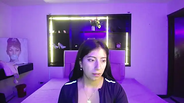 Angela Diaz  online show from January 31, 2025, 11:03 am