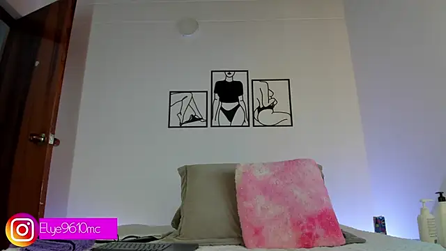 Snapshot of ellie_mcdonald chatting on October 6, 2025, 10:18 pm ellie mcdonald online show from October 6, 2025, 10:18 pm