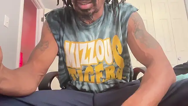 Snapshot of skarfosbabes69 chatting on December 14, 2025, 2:44 pm skarfosbabes69 online show from December 14, 2025, 2:44 pm