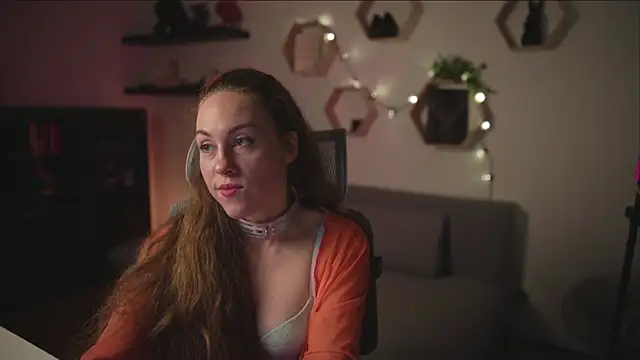 Snapshot of Berberis__Silene chatting on October 6, 2025, 7:00 pm Berberis Silene online show from October 6, 2025, 7:00 pm