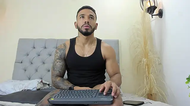 Snapshot of bruno_miller_ chatting on May 31, 2026, 9:05 pm bruno miller online show from May 31, 2026, 9:05 pm