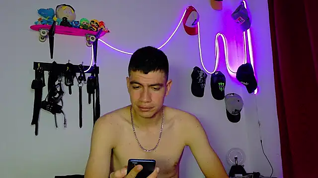 Snapshot of Nymphobuddies chatting on February 7, 2025, 12:09 am Nymphobuddies online show from February 7, 2025, 12:09 am