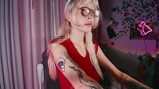 Snapshot of sweed_angel chatting on July 4, 2026, 7:36 am sweed angel online show from July 4, 2026, 7:36 am