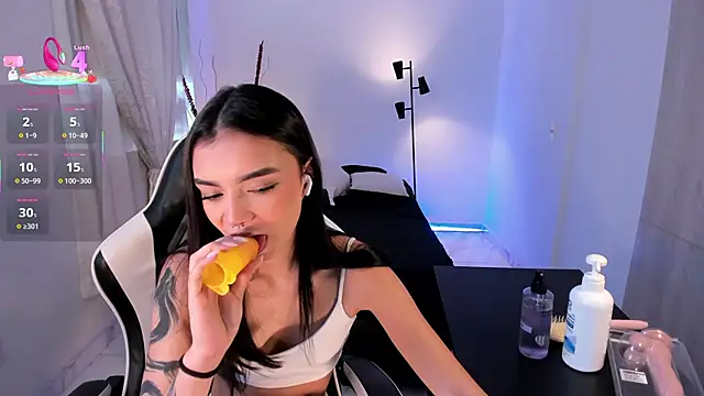 AnabelWolf online show from September 19, 2025, 5:13 pm