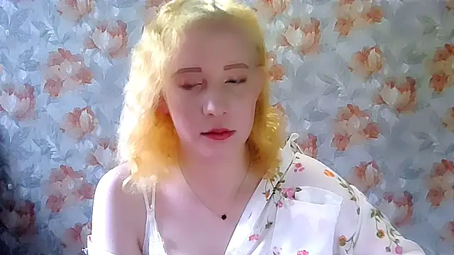 Snapshot of MelxMellie chatting on April 30, 2026, 2:12 pm MelxMellie online show from April 30, 2026, 2:12 pm