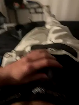 Snapshot of alixbg33 chatting on December 5, 2024, 4:44 pm alixbg33 online show from December 5, 2024, 4:44 pm