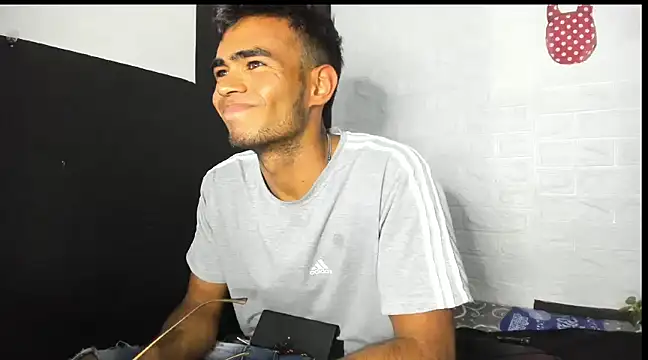 alessandro 2005 online show from February 8, 2025, 9:15 pm