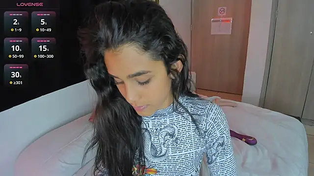 Snapshot of Ambeer_Rousess chatting on March 19, 2025, 11:57 pm Ambeer Rousess online show from March 19, 2025, 11:57 pm