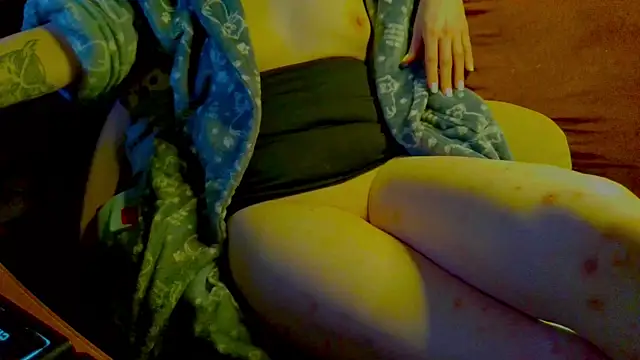 Snapshot of Skwirtyashka chatting on December 14, 2024, 7:14 pm Skwirtyashka online show from December 14, 2024, 7:14 pm