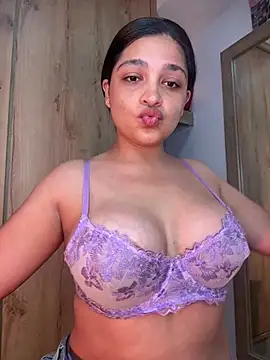 Snapshot of AdeleGray chatting on July 23, 2026, 10:19 pm AdeleGray online show from July 23, 2026, 10:19 pm