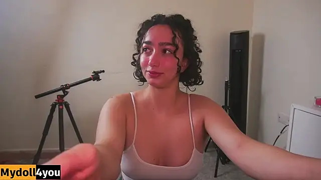 Snapshot of Doll4you_ chatting on March 3, 2025, 9:44 am Doll4you online show from March 3, 2025, 9:44 am