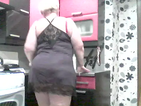 Lisa Suzie online show from November 3, 2025, 3:13 pm