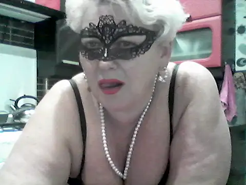Snapshot of Lisa_Suzie chatting on April 14, 2026, 6:36 pm Lisa Suzie online show from April 14, 2026, 6:36 pm