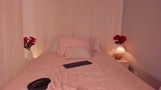 Snapshot of Lia_Sweett_ chatting on February 21, 2025, 7:10 pm Lia Sweett online show from February 21, 2025, 7:10 pm