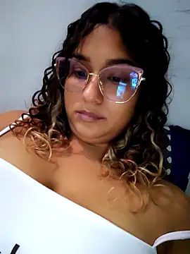 BrendaGirs online show from May 5, 2026, 2:41 am