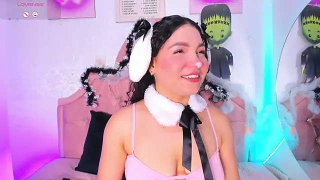 amandalee01 online show from October 31, 2025, 7:15 pm