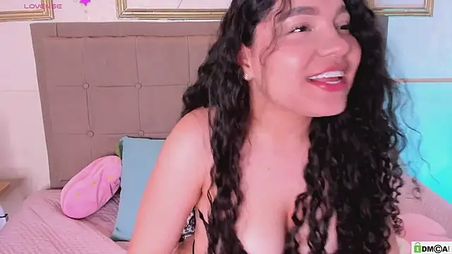Snapshot of amandalee01 chatting on June 4, 2026, 8:37 pm amandalee01 online show from June 4, 2026, 8:37 pm