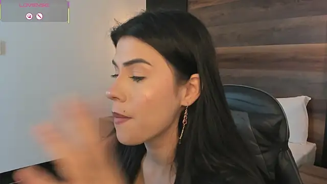 stephanya  online show from March 6, 2026, 7:10 pm