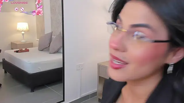 stephanya  online show from May 15, 2026, 7:32 pm