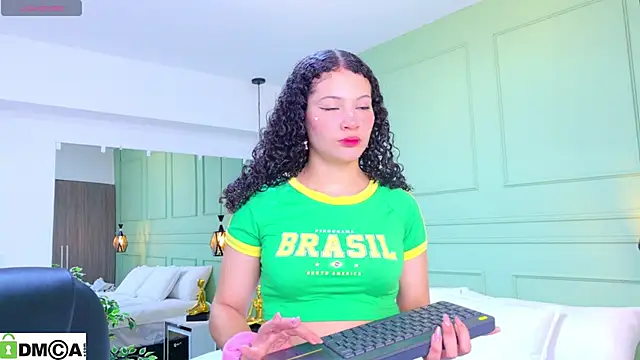 SHARONN     online show from May 1, 2026, 7:40 pm