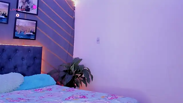 elafranco  online show from December 15, 2024, 6:48 pm