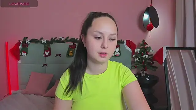 BeatriceReeves online show from December 19, 2025, 1:01 am