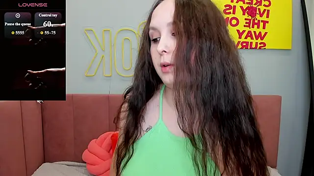 BeatriceReeves online show from June 12, 2026, 1:04 am